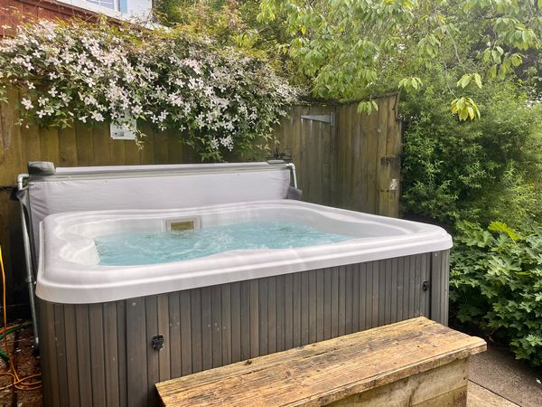 Caldbeck self catering holiday cottage for 4 with hot tub: Woodpecker Cottage, Wigton, Cumbria2