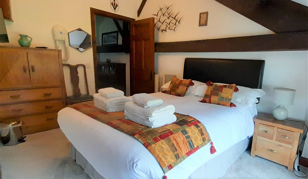 Caldbeck self catering holiday cottage for 4 with hot tub: Woodpecker Cottage, Wigton, Cumbria3