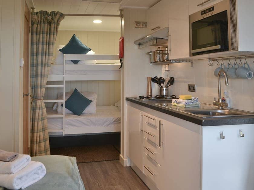 Wooden glamping lodge for 4  with hot tub in Caldbeck, North Lakes, Cumbria, Lake District, Accomodation4